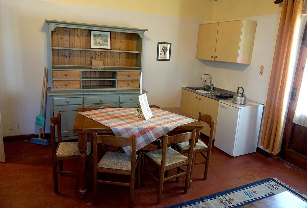 Castello Di Selvole (Adults Only) Guest House Vagliagli ภายนอก รูปภาพ